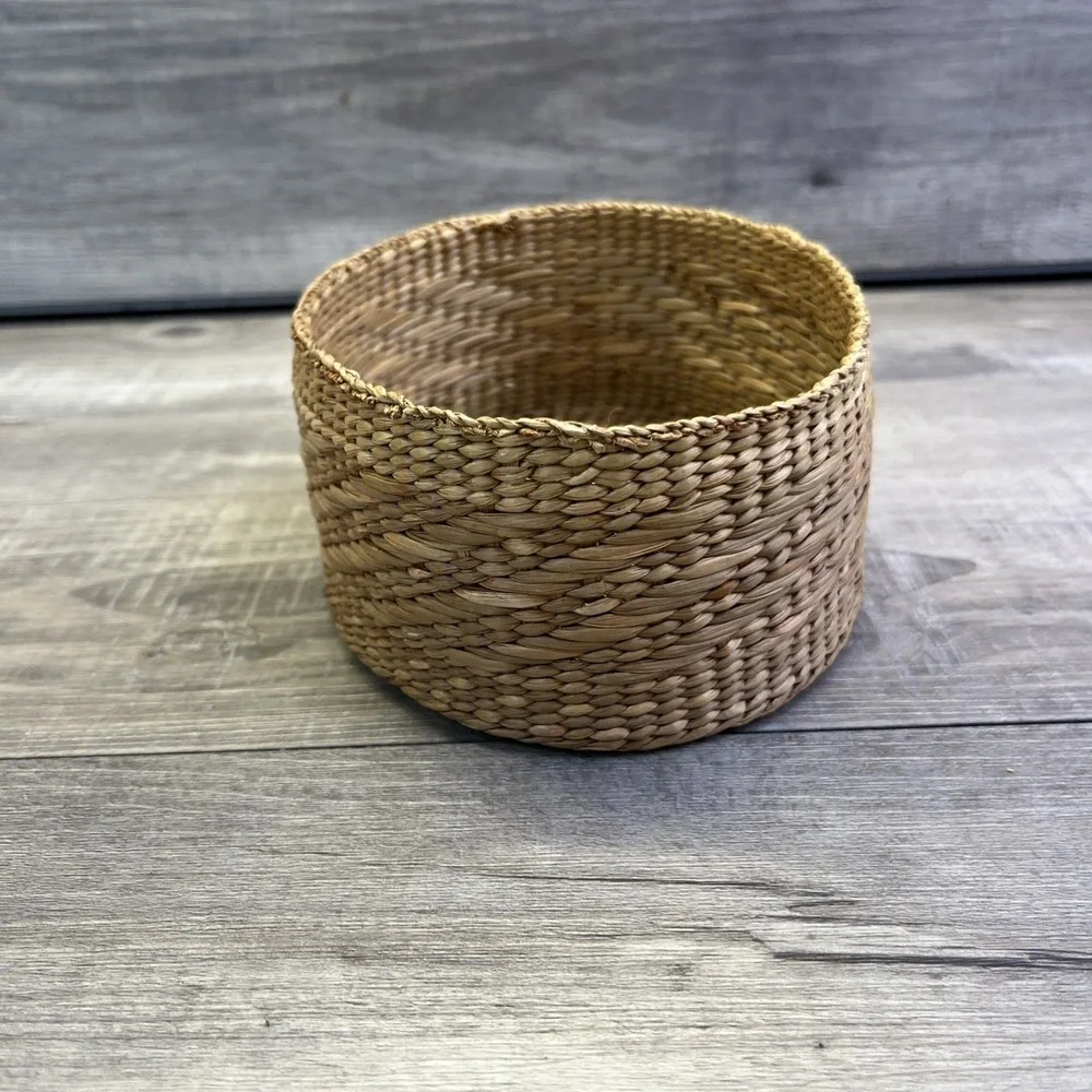 Sweet Grass Woven Basket with Lid 6x5x3x Vintage Primitive Natural Material